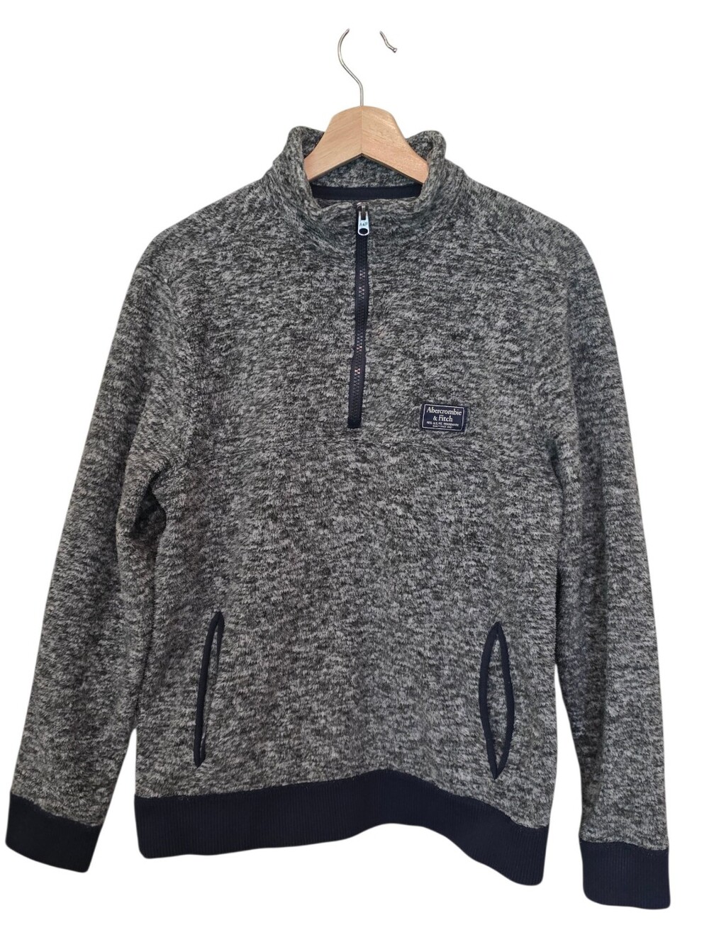 Abercrombie & Fitch 1/4 Zip Fleece Pullover Gray & Black Front Pockets EUC Sz M